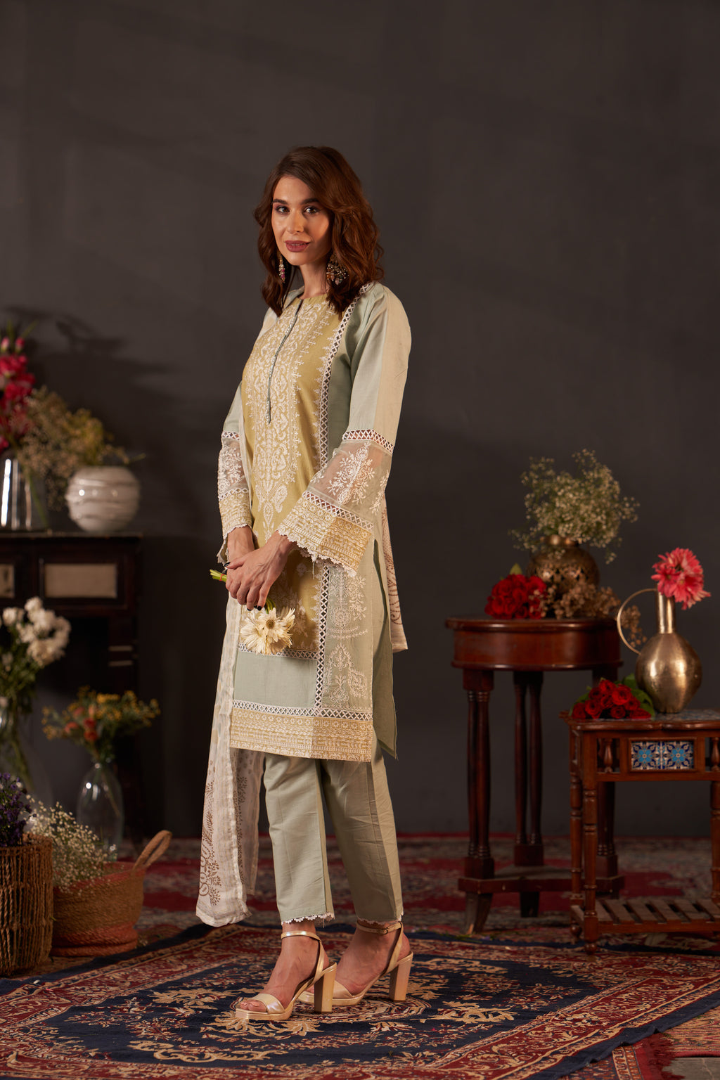 GreyPaisleyEmbroideredKurtaSetforWomen-TLS_4