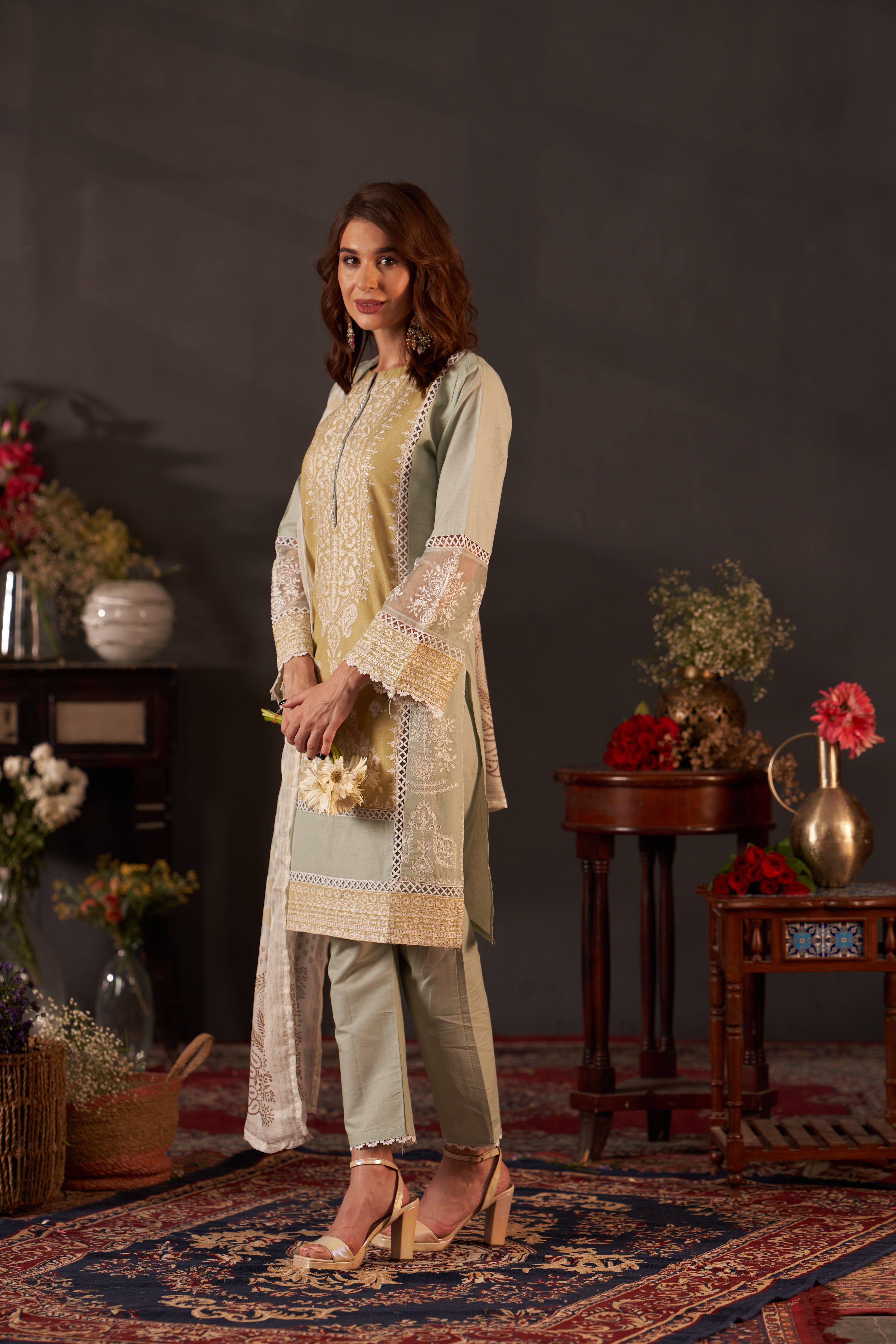 GreyPaisleyEmbroideredKurtaSetforWomen-TLS_4