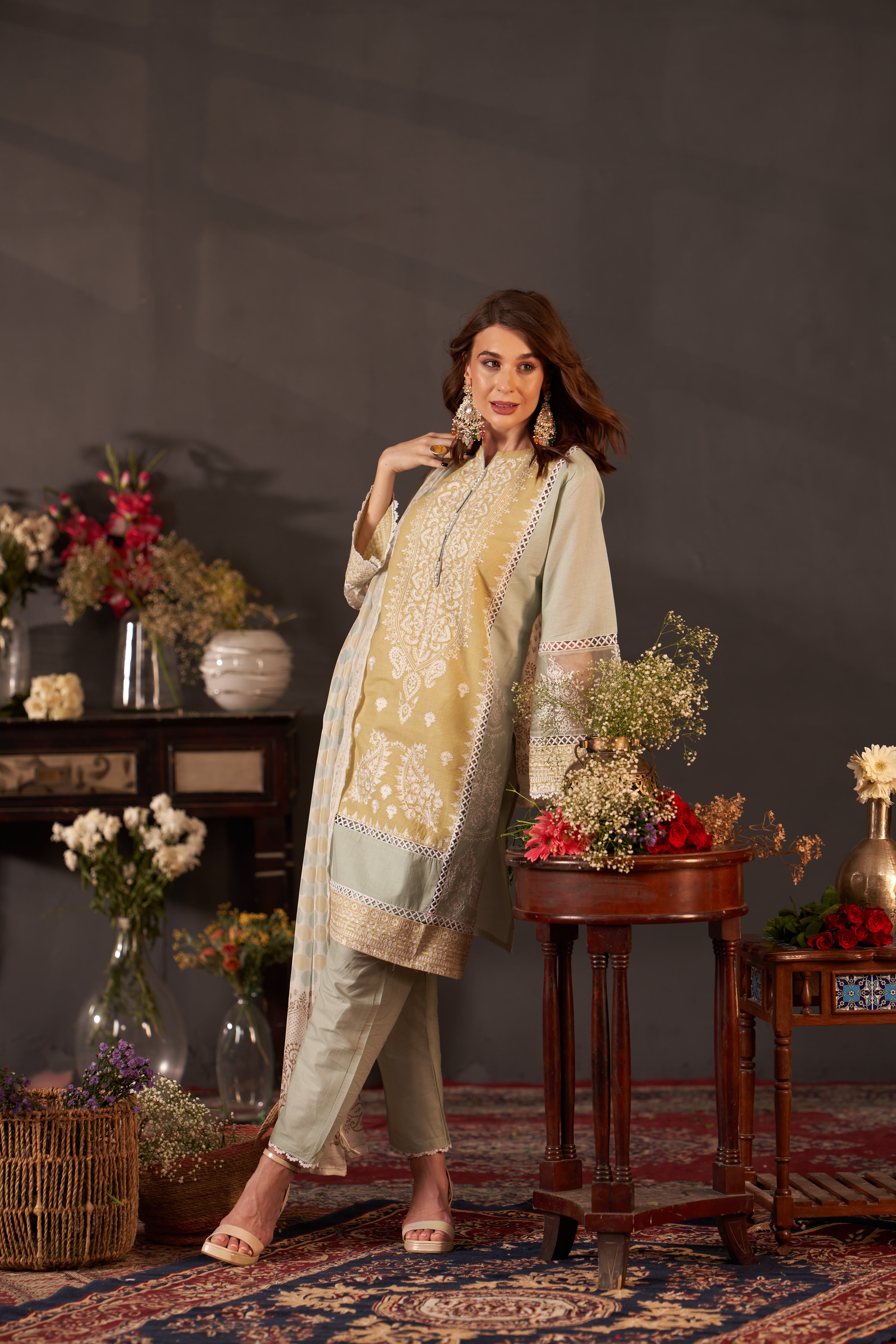 GreyPaisleyEmbroideredKurtaSetforWomen-TLS_4