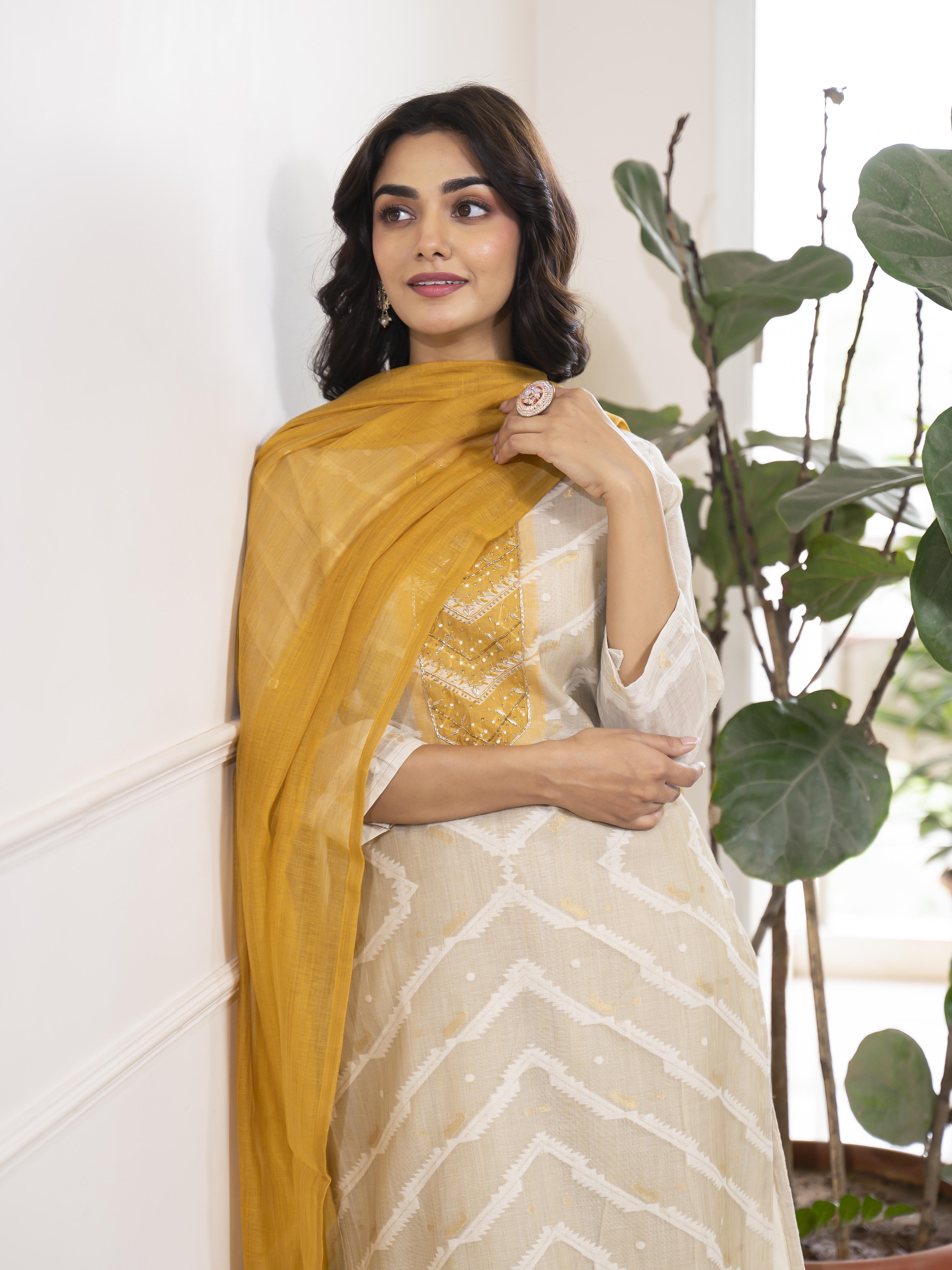 Offwhite_mustardGeometricMotifsPrintedKurtaSetforWomen-TLS 