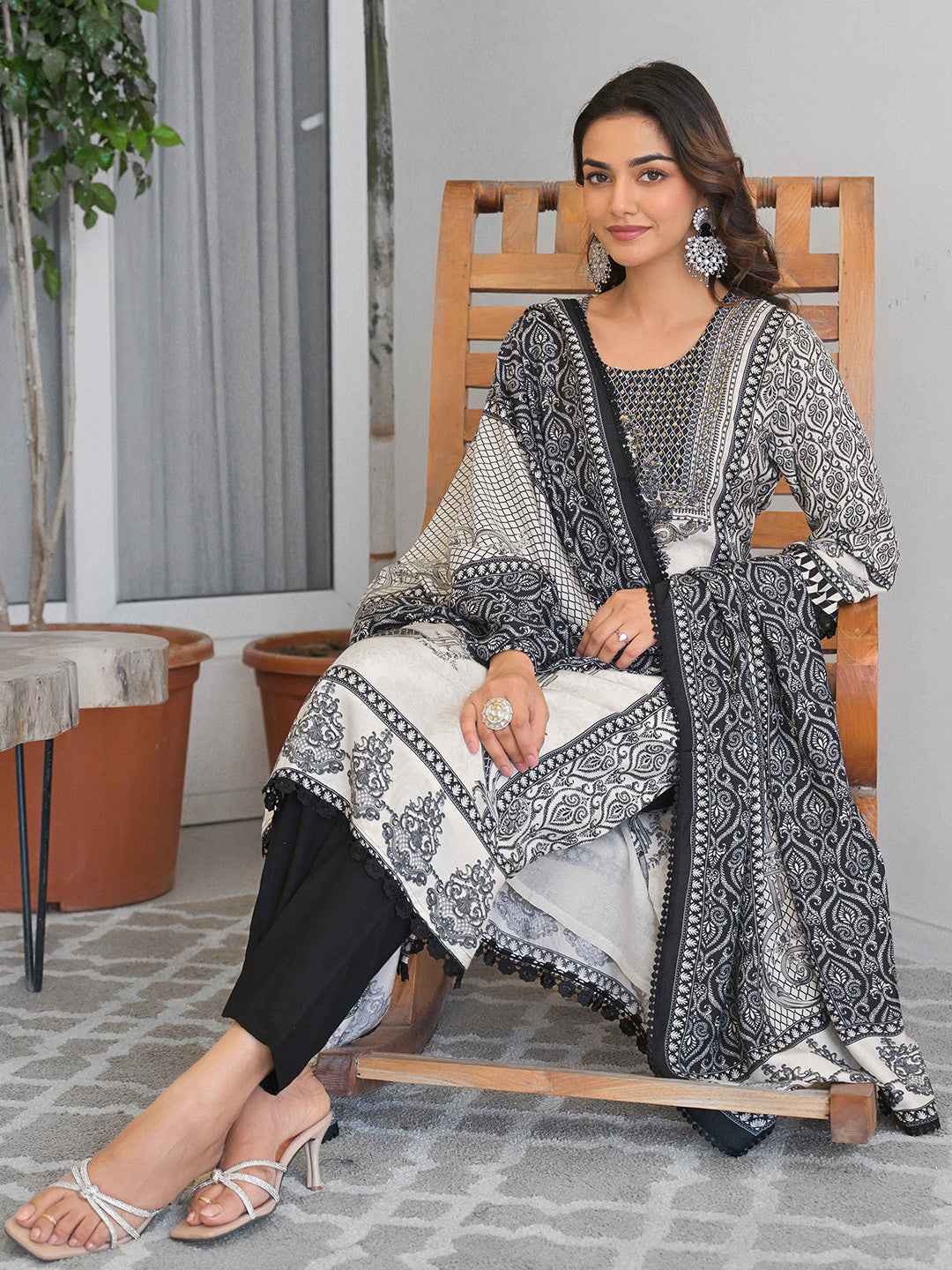 Black White Baroque Embroidery Kurta Set with Dupatta – The Layer Stories