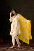 WhiteFloralEmbroidaryPatchworkKurtaSetforWomen