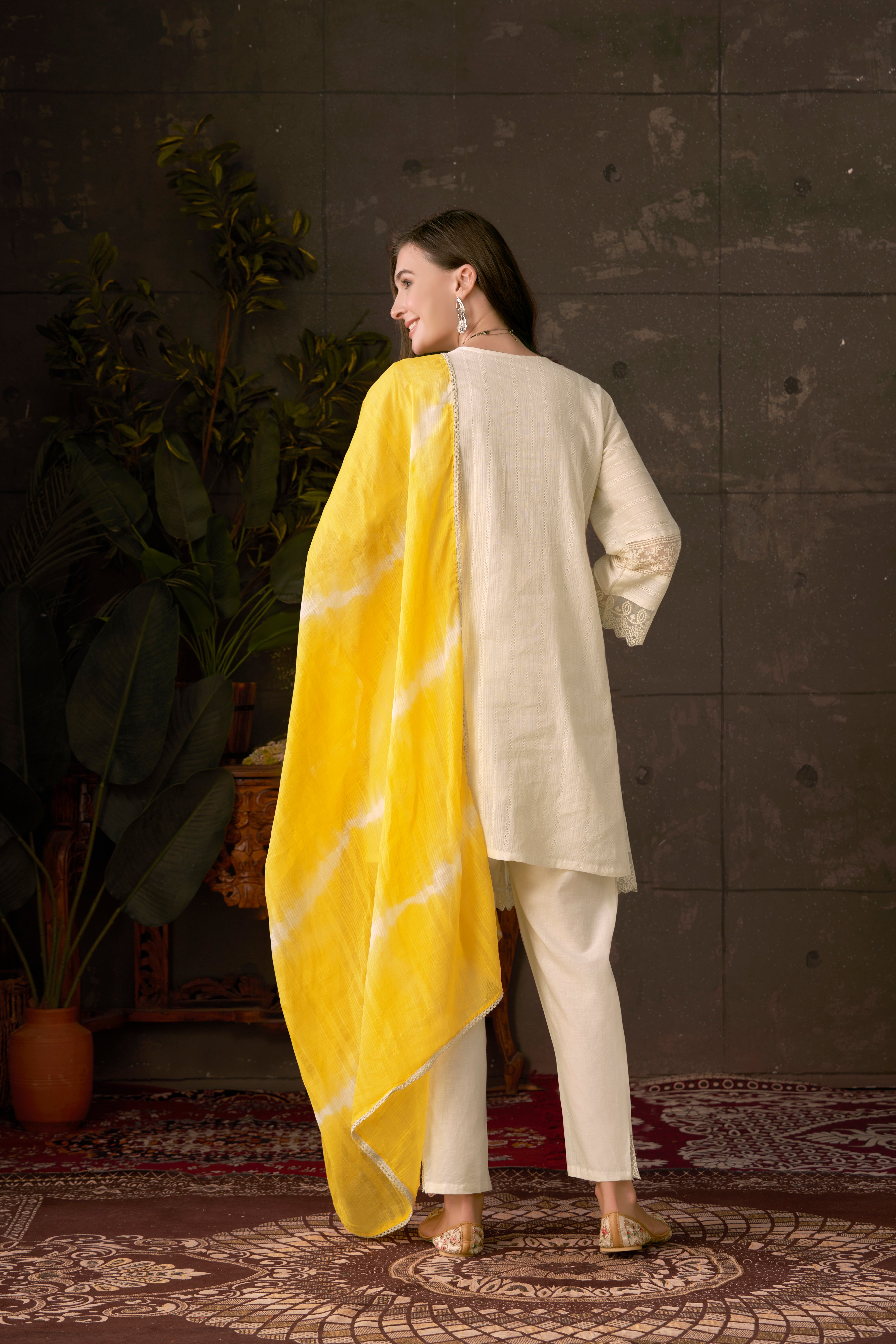 WhiteFloralEmbroidaryPatchworkKurtaSetforWomen