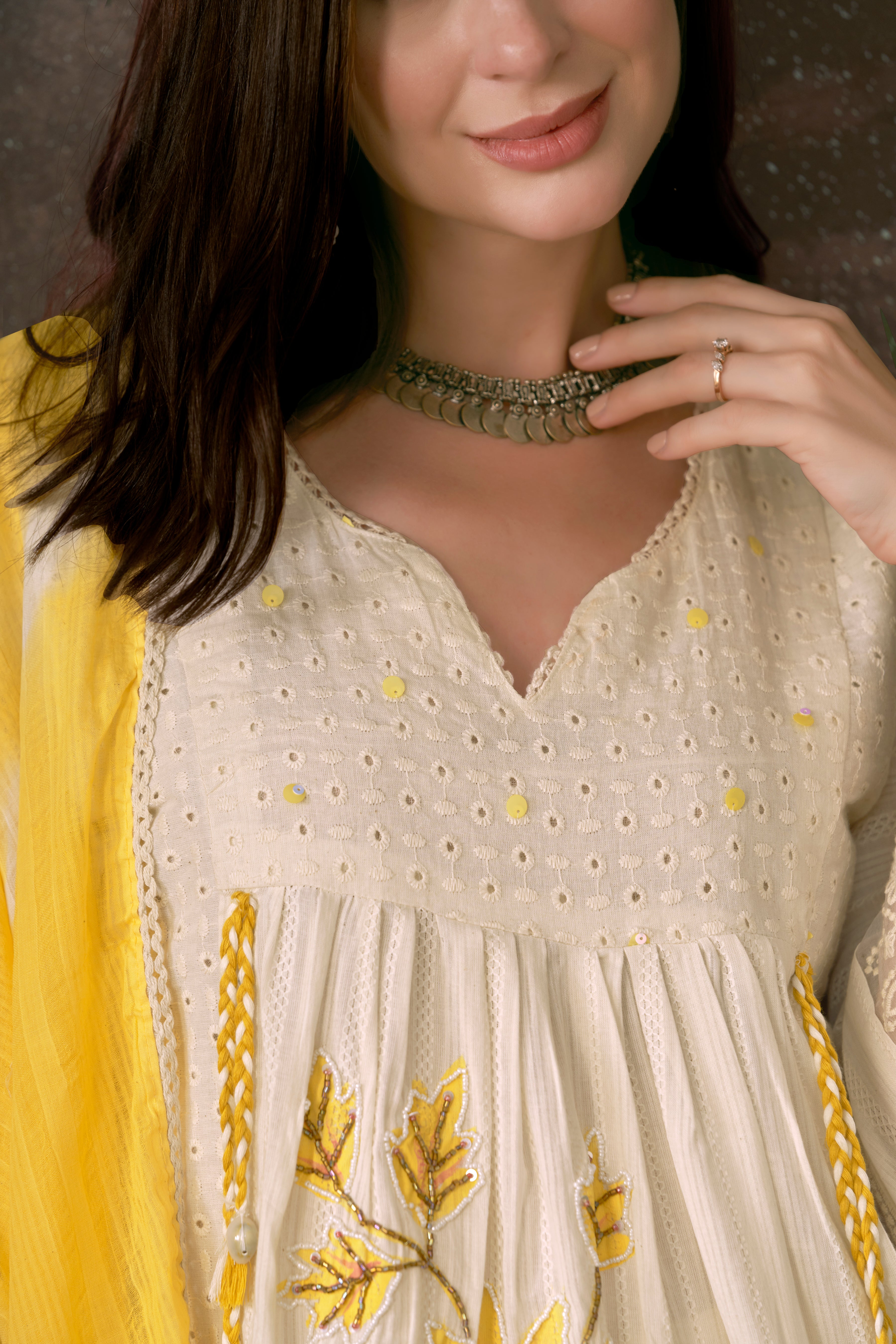 WhiteFloralEmbroidaryPatchworkKurtaSetforWomen