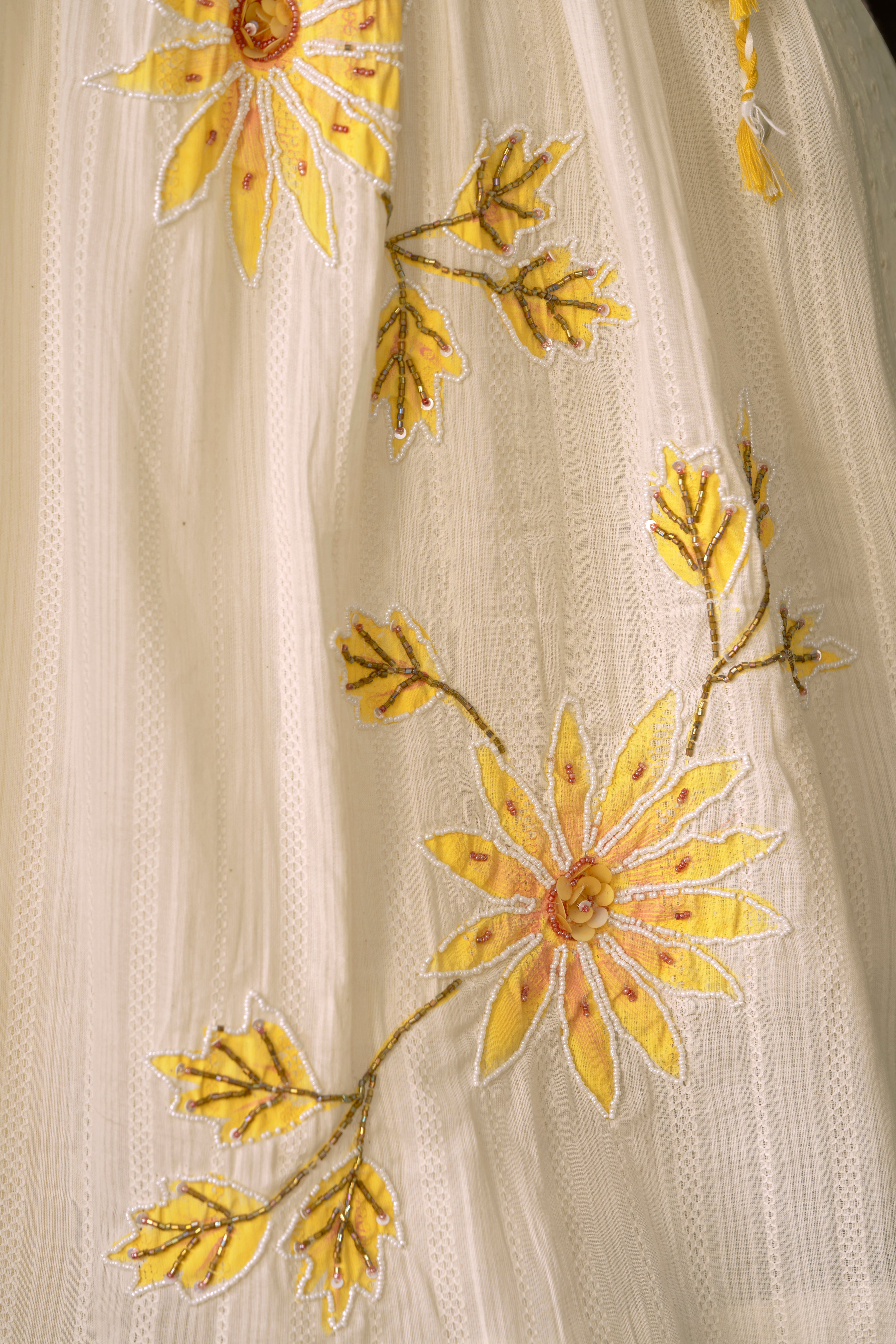 WhiteFloralEmbroidaryPatchworkKurtaSetforWomen