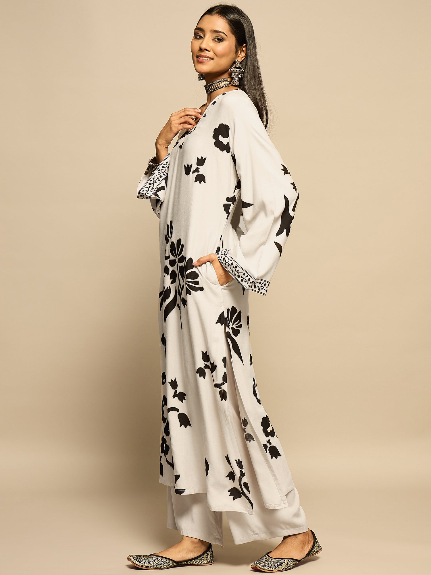 WhiteFloralPrintedMotifsKurtaSetforWomen-TLS-3
