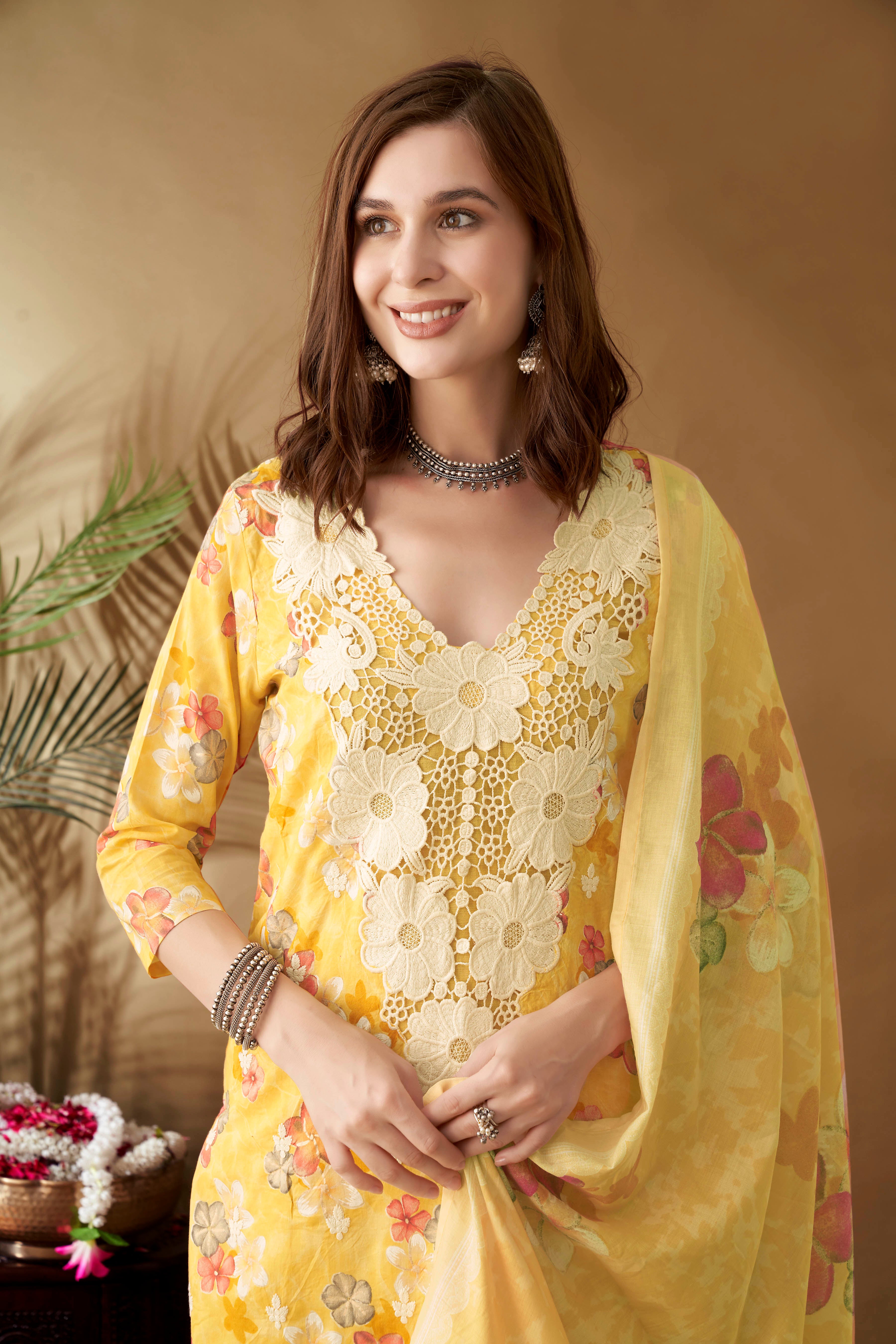 YellowFloralEmbroidaryPatchworkKurtaSetforWomen-TLS_1