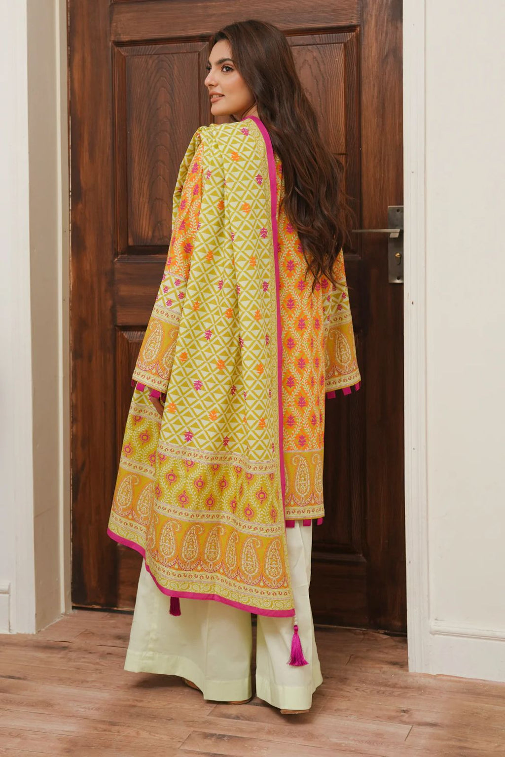 YellowMotifsPrintedKurtaSetforWomen-TLS