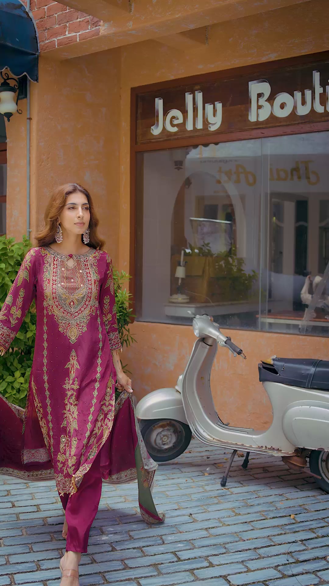 Maroon Elegant Maroon Gold Embroidered Kurta Set for Women - TLS-6