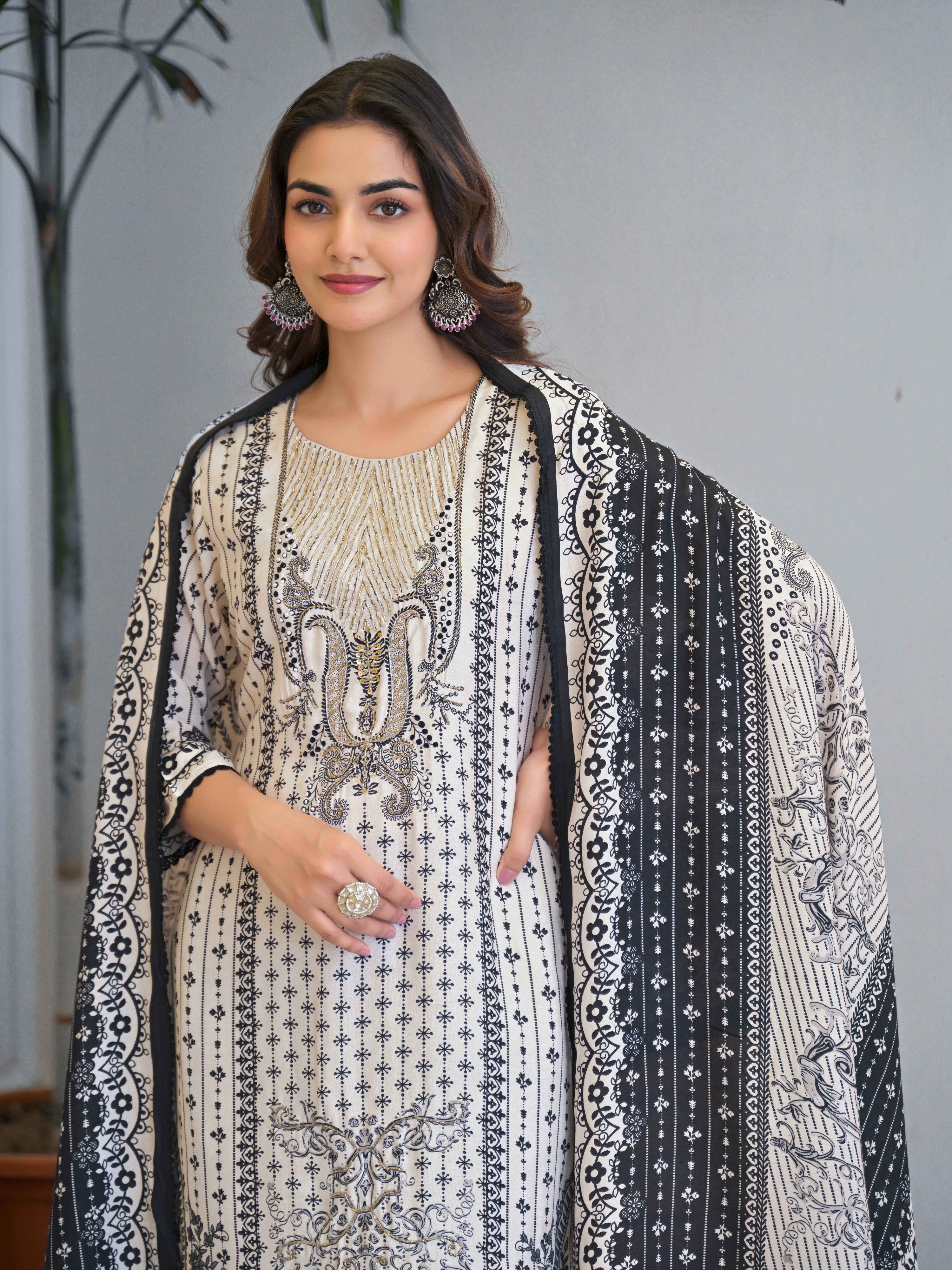 White Motifs Embroidered Kurta Set for Women - TLS