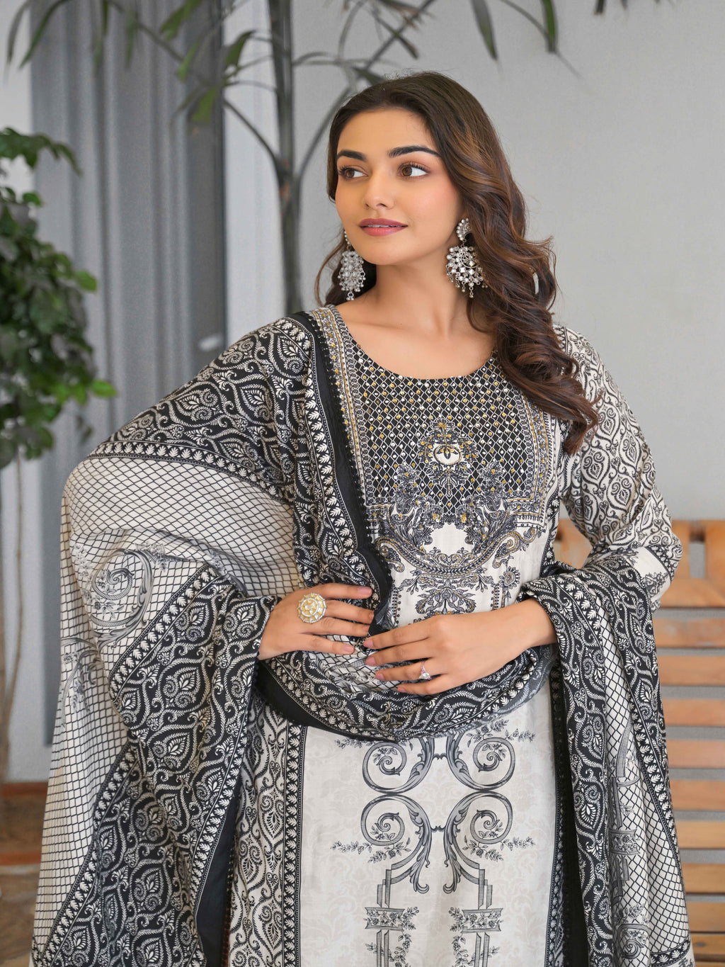 Motifs Embroidered Kurta Set for Women - TLS