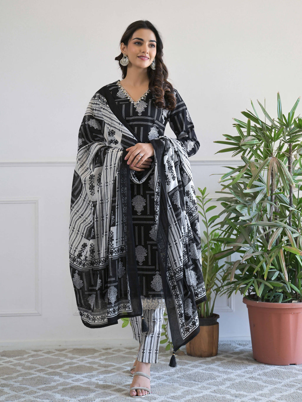 Buta Geometric Printed Kurta Set for Women - TLS