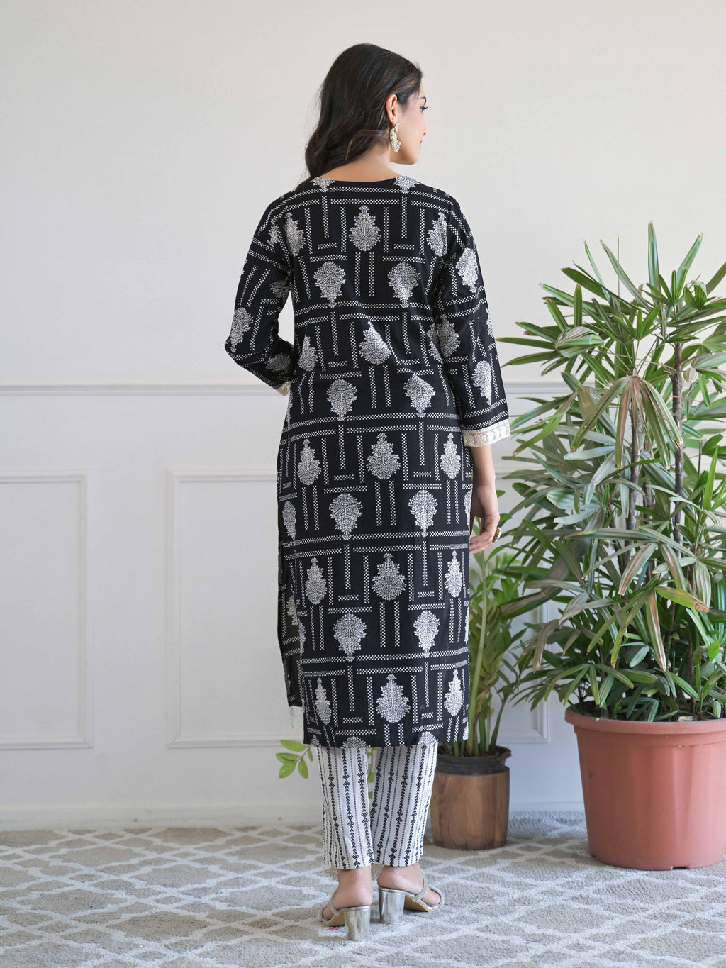Buta Geometric Printed Kurta Set for Women - TLS