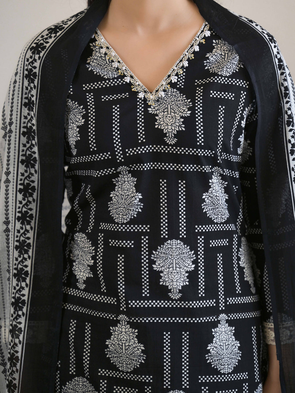 Buta Geometric Printed Kurta Set for Women - TLS